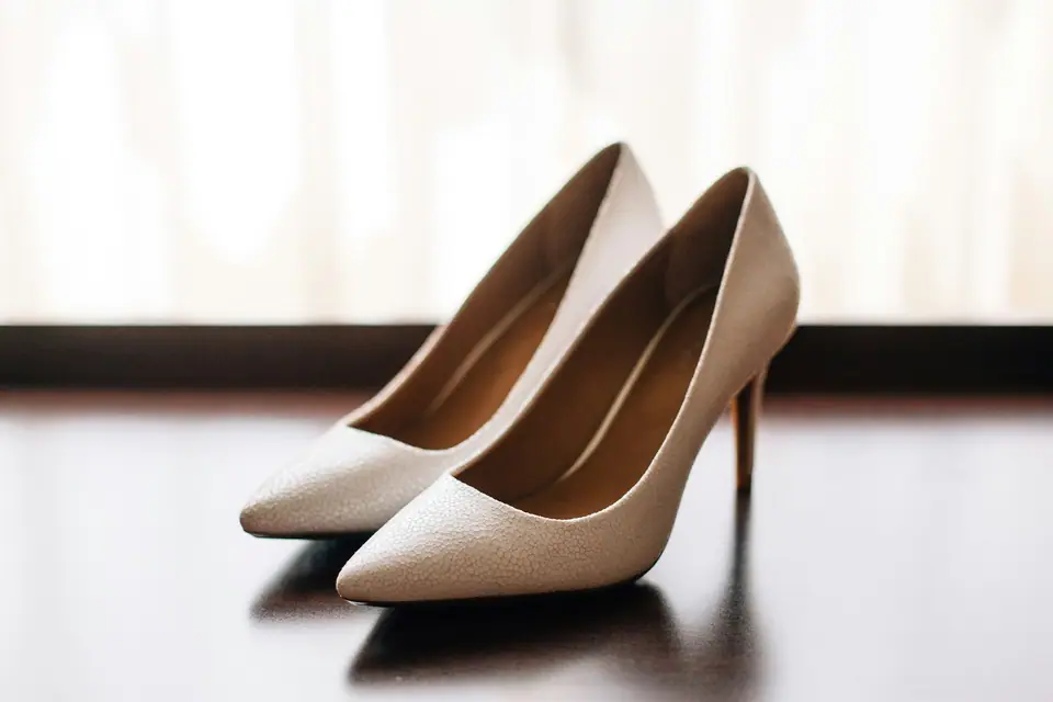 Zapatillas de tacón blancas